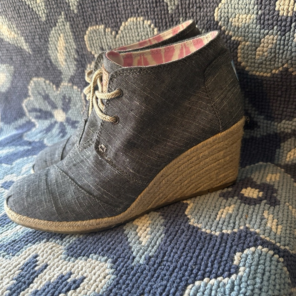 👢 TOMS Women’s Gray Canvas Espadrille Wedge Booties Size 6